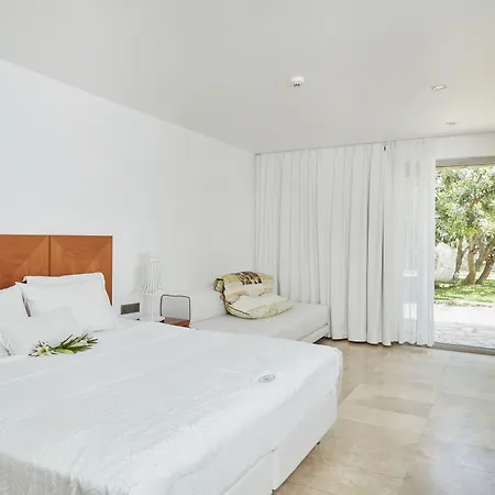 Flow Surf & Hotel 3*