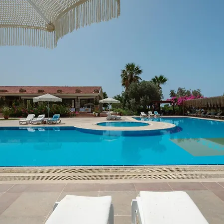 弗洛达特卡冲浪及海滩酒店 3* 达特恰